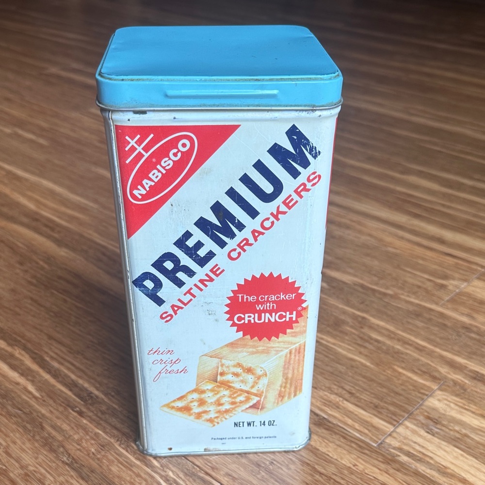Nabisco Premium Saltine Crackers Tin - Blue & White